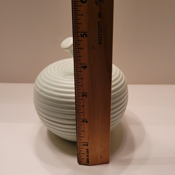 Turtleking Ceramic Ribbed Apple. - Picture 5 of 6